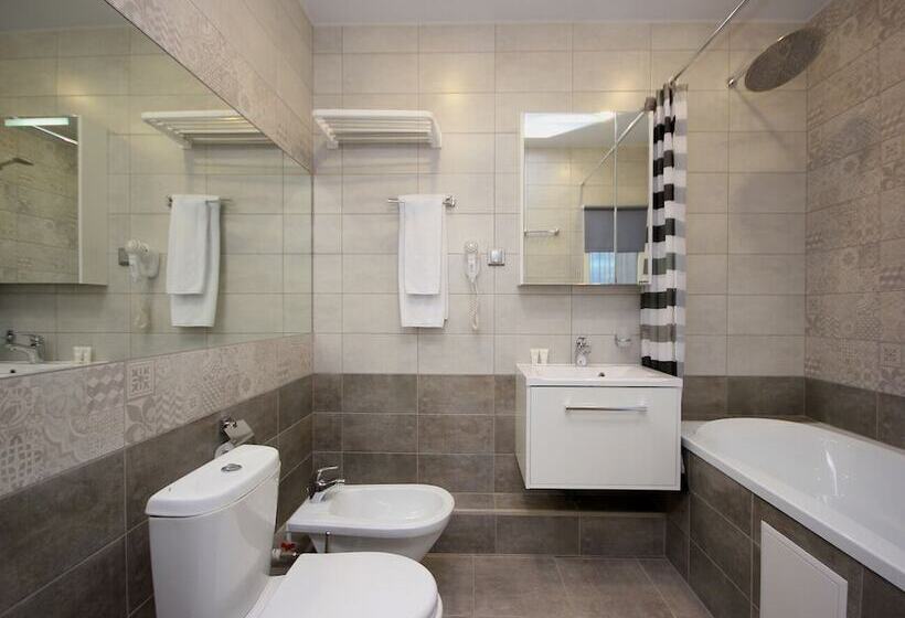 标准工作室, Radius Central House