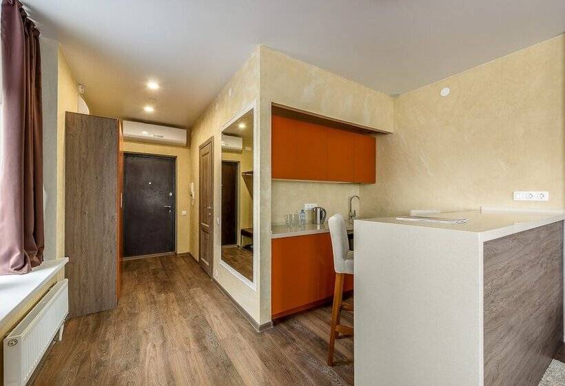 标准工作室, Radius Central House