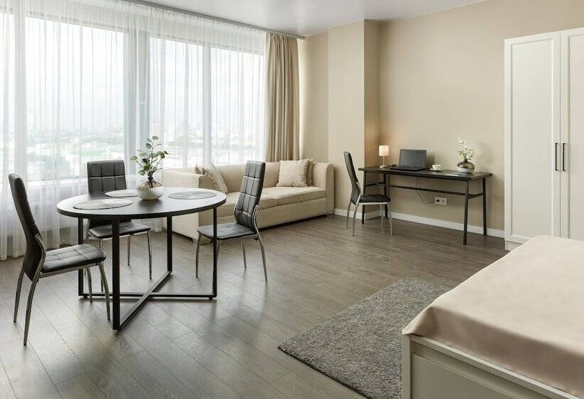 استودیوی استاندارد, Radius Central House