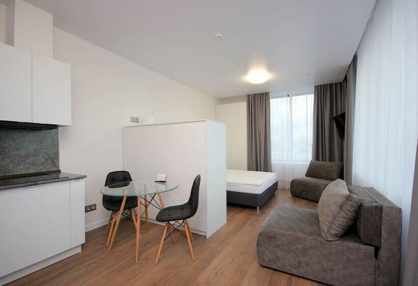 标准工作室, Radius Central House