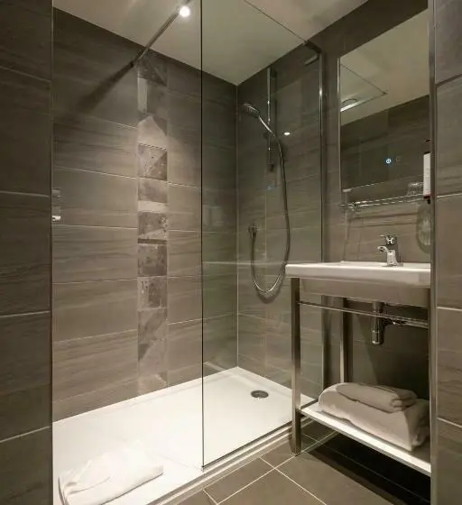 اتاق پرستیژ, Mercure Newport