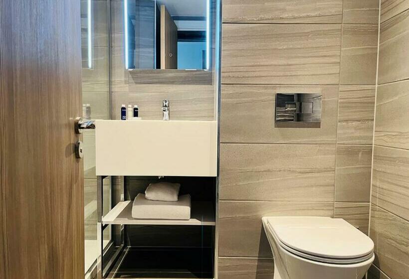 프레스티지 룸, Mercure Newport