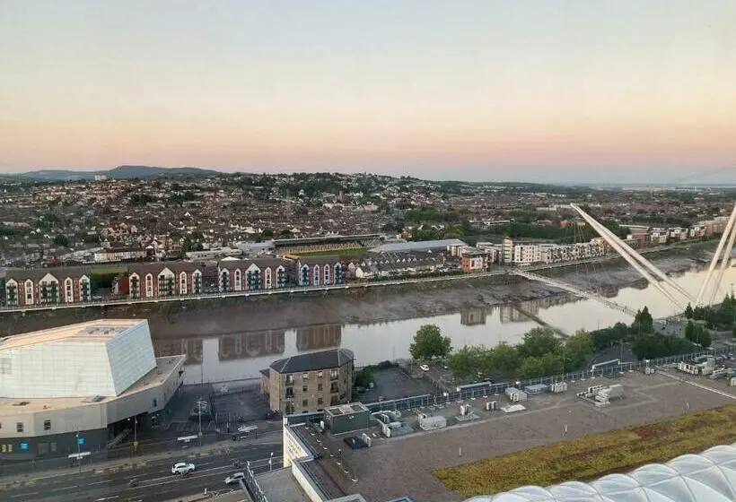 اتاق پرستیژ, Mercure Newport