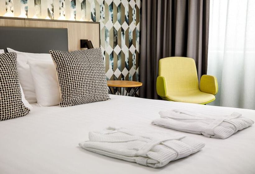 클래식 룸 더블 침대, Mercure Newport