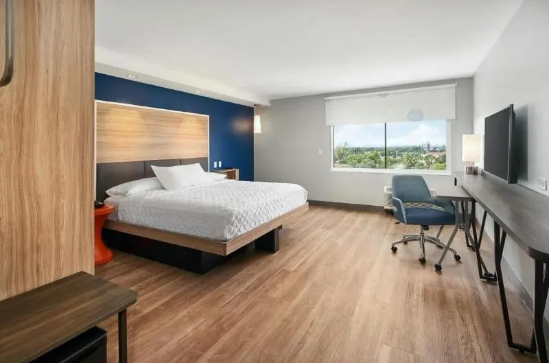 اتاق استاندارد با تخت بزرگ, Tru By Hilton Ft. Lauderdale Airport