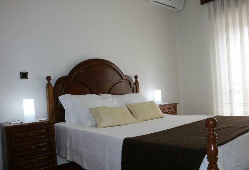 غرفة قياسية, Alojamento Correia