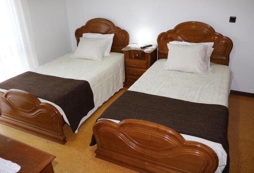 غرفة قياسية, Alojamento Correia