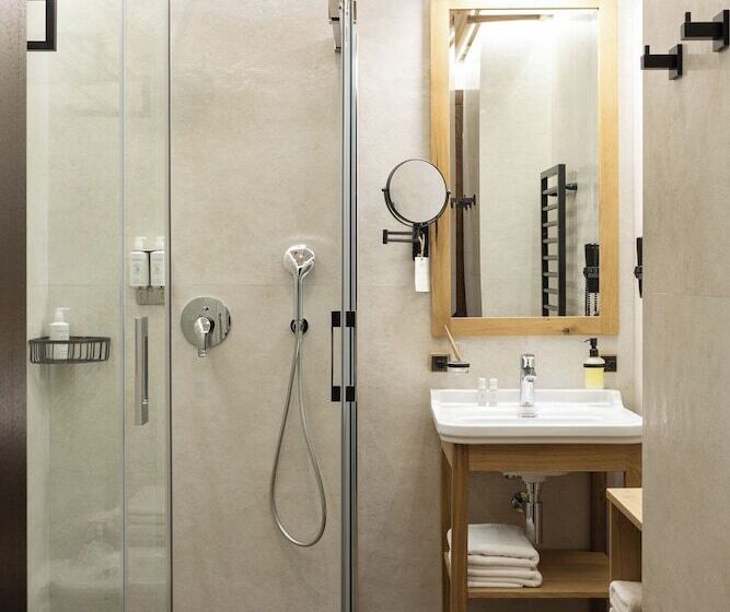 سوییت جونیور, Aparthotel Cristina