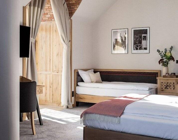 سوییت جونیور, Aparthotel Cristina