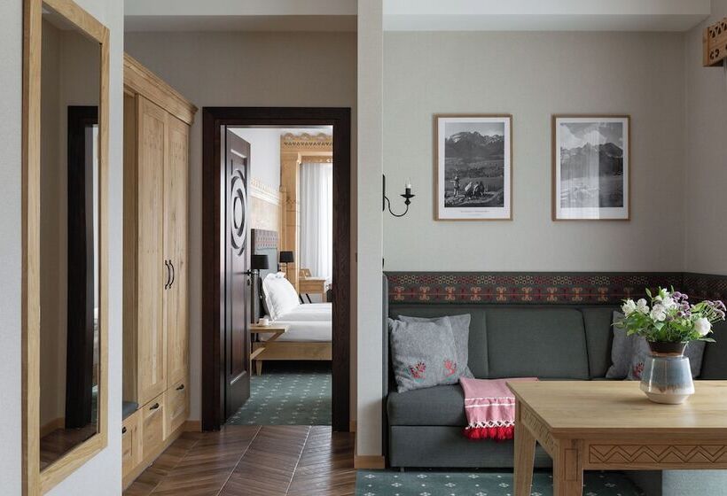 سوییت جونیور, Aparthotel Cristina