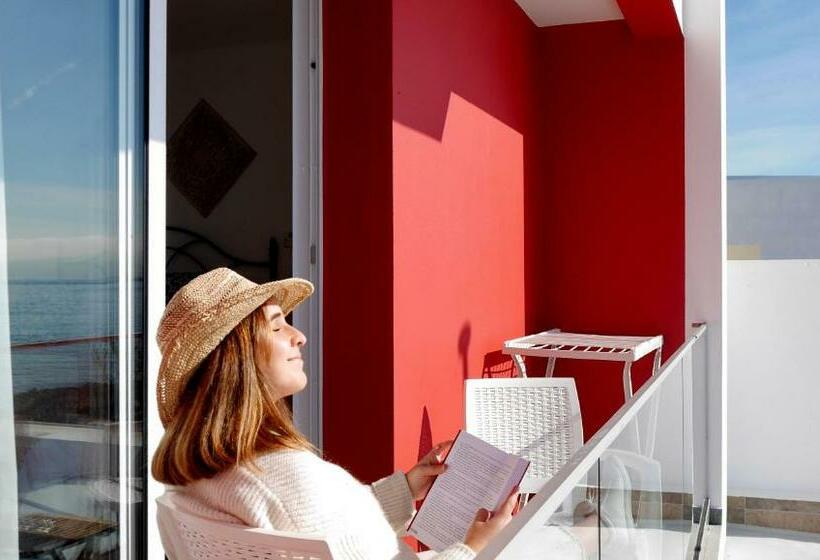 اتاق لوکس با بالکن و چشمانداز دریا, Garoupas Inn