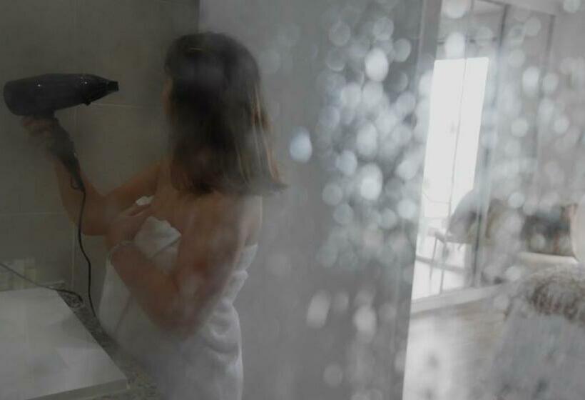 اتاق لوکس با بالکن و چشمانداز دریا, Garoupas Inn