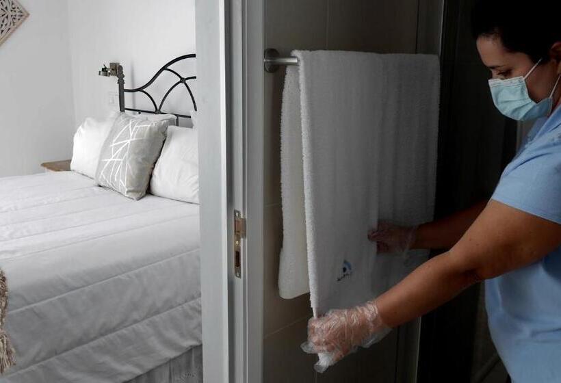 اتاق لوکس با بالکن و چشمانداز دریا, Garoupas Inn