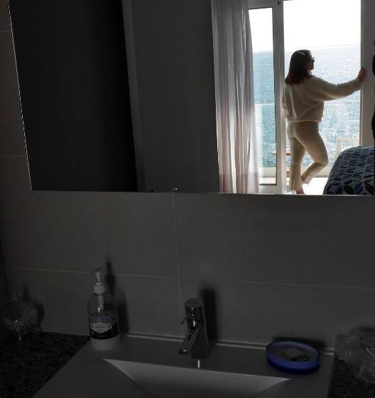 اتاق لوکس با بالکن و چشمانداز دریا, Garoupas Inn