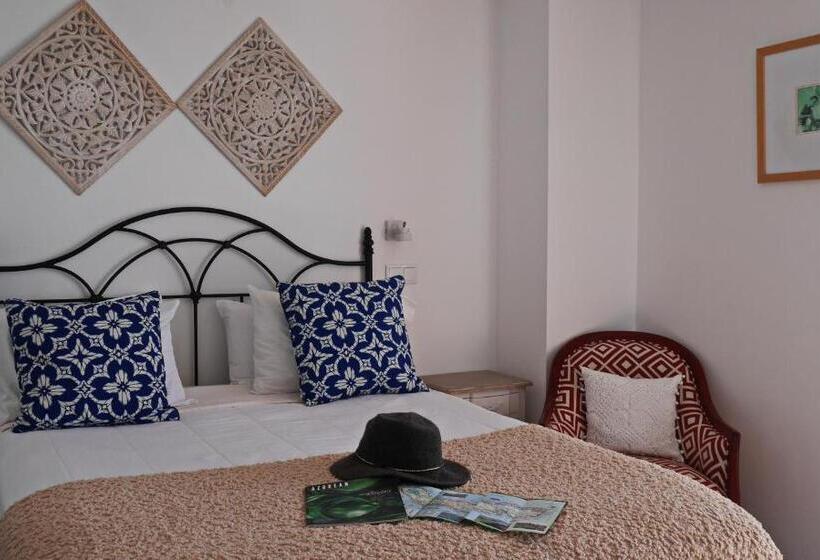 اتاق لوکس با بالکن و چشمانداز دریا, Garoupas Inn