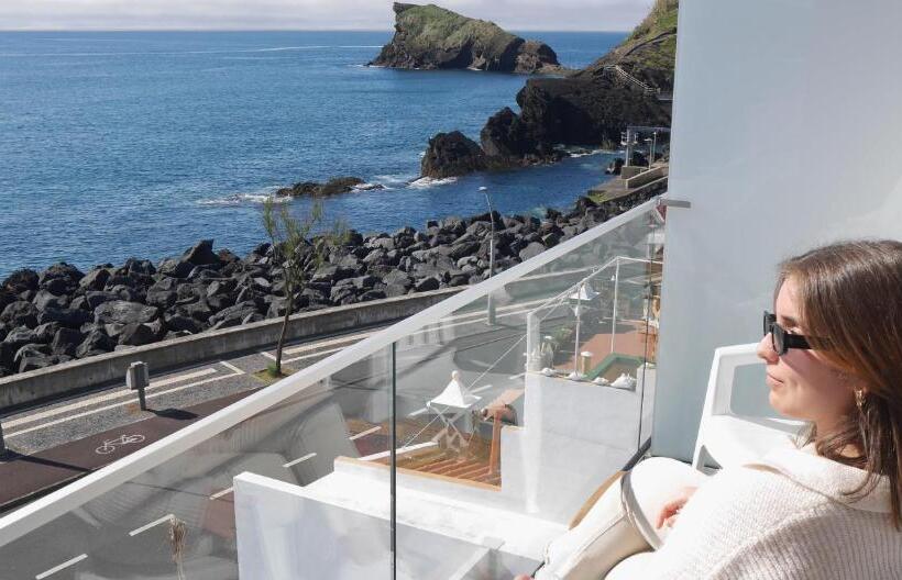 اتاق لوکس با بالکن و چشمانداز دریا, Garoupas Inn