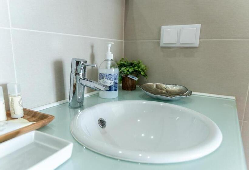 اتاق لوکس با بالکن و چشمانداز دریا, Garoupas Inn