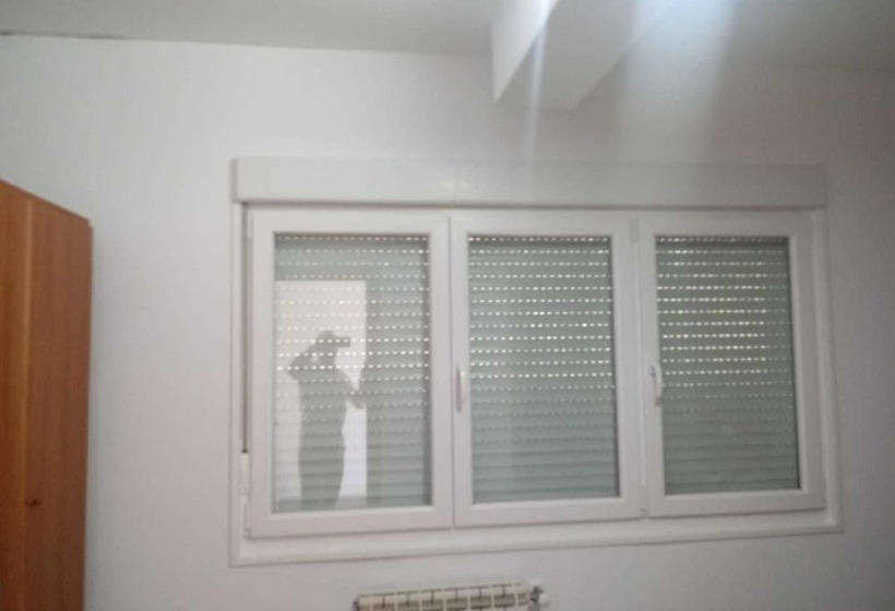 חדר סטנדרט לשלושה, Hostal Montreal