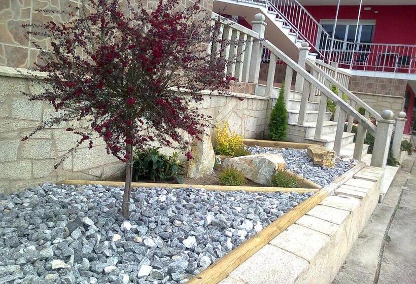 חדר סטנדרט לשלושה, Hostal Montreal