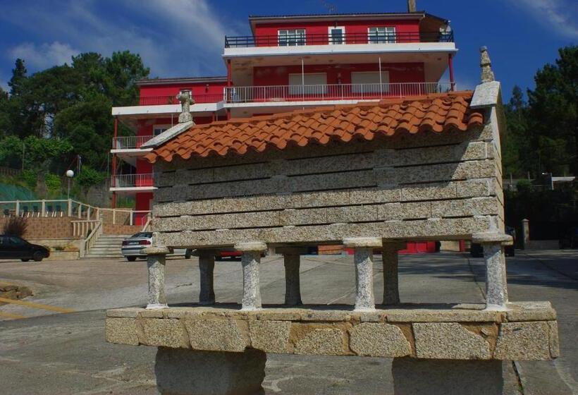 חדר סטנדרט לשלושה, Hostal Montreal