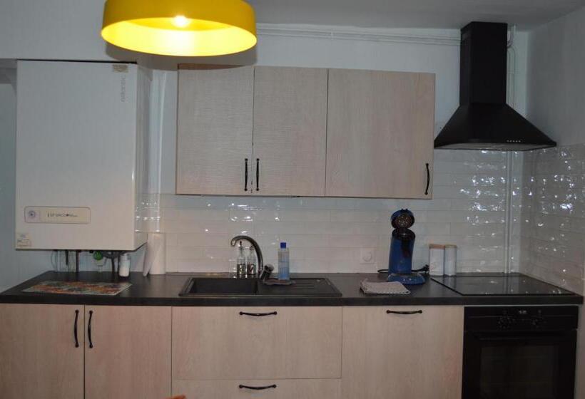 בית, 2 חדרי שינה, J&g House