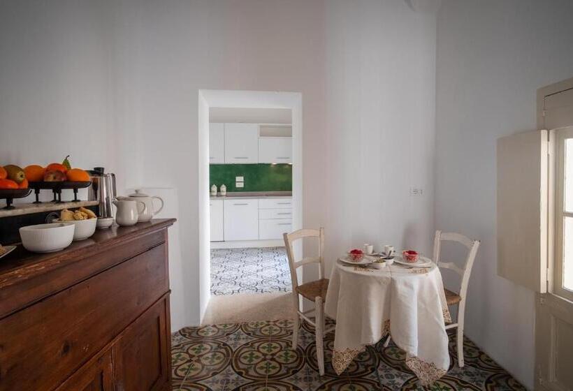 חדר דלוקס לשלושה, Palazzo Garzia   Dimora Storica