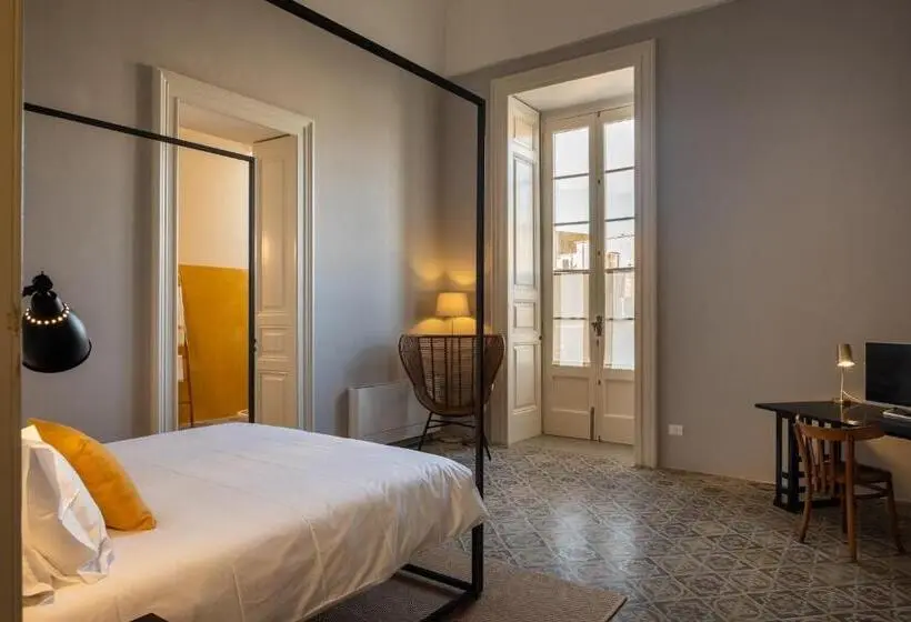 バルコニー付きデラックスルーム, Palazzo Garzia Dimora Storica