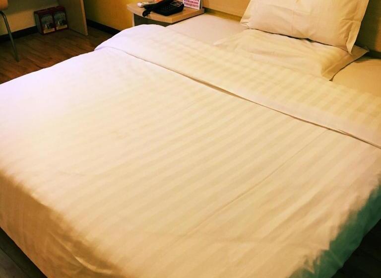 Номер Комфорт, 7days Inn Guiyang Jinyang Century City Shopping Center