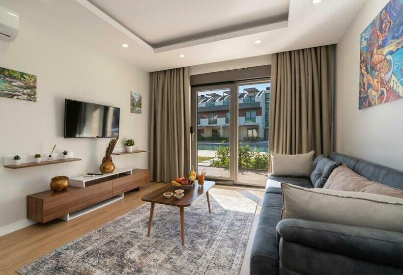 سوییت با چشمانداز استخر, Veranda Suites