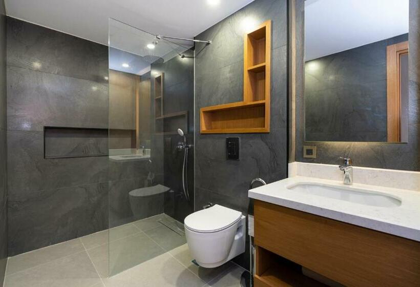 سوییت با چشمانداز استخر, Veranda Suites