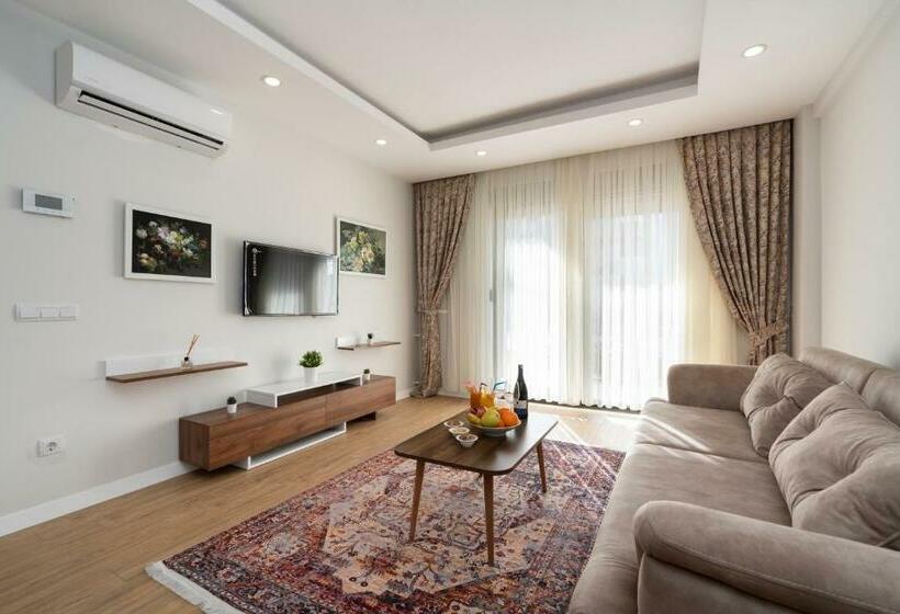 سوییت با چشمانداز استخر, Veranda Suites