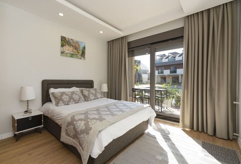 سوییت با چشمانداز استخر, Veranda Suites