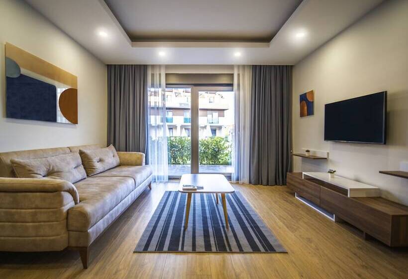 سوییت با چشمانداز استخر, Veranda Suites