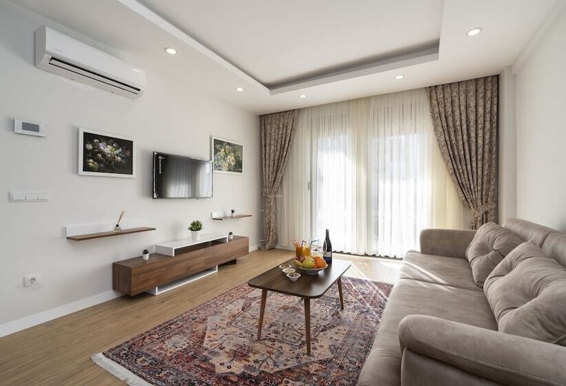 سوییت با چشمانداز استخر, Veranda Suites