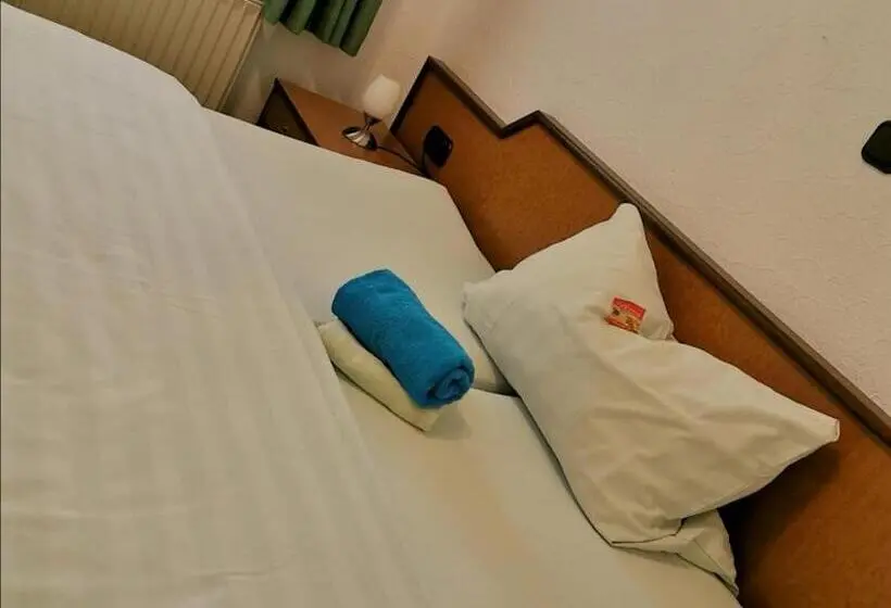 Huoneisto 2 Makuuhuonetta, Landhotel Heidkrug