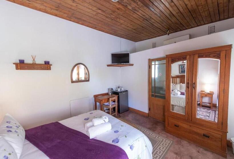 Номер Стандарт Вид на Сад, Leo Guest House