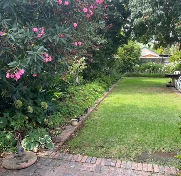 غرفة قياسية مطلّة علي الحديقة, Leo Guest House