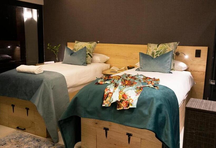 غرفة قياسية مطلّة علي البحر مزوَّدة بشُرفة, North Star Micro