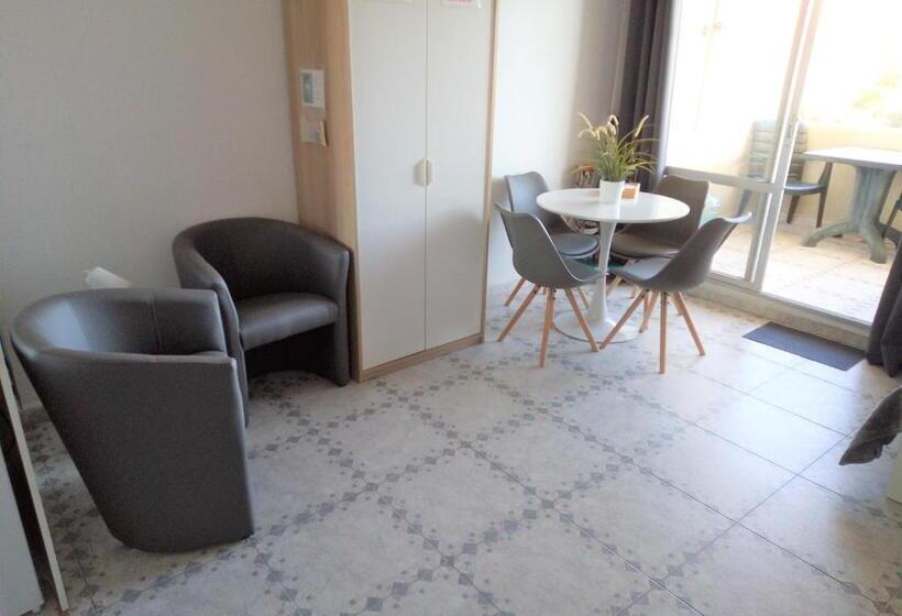 إستوديو قياسى مطل على البحر, Benal Beach