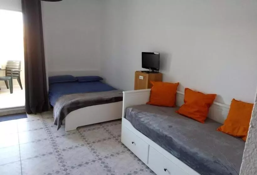 استودیوی استاندارد با چشم‌انداز دریا, Benal Beach