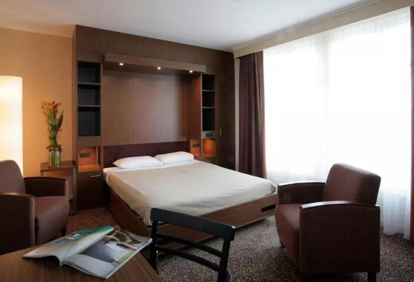 Standard studio with river view, Citadines Saintgermaindespres Paris