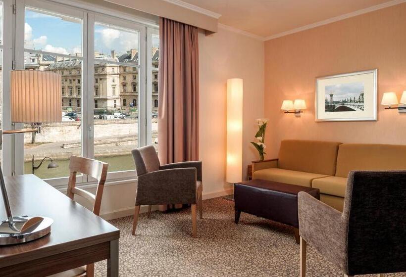 1 Bedroom Apartment River View, Citadines Saintgermaindespres Paris