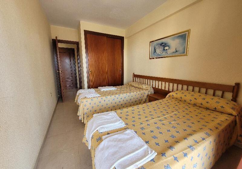 דירת חדר, Gemelos II-IV