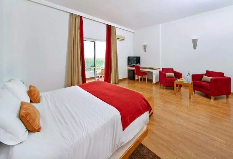 Perhesviitti, Alcazar Hotel & Spa