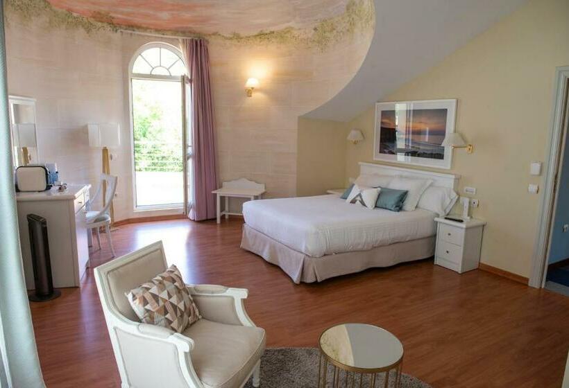 سوئیت جونیور با تراس, Faro De San Vicente