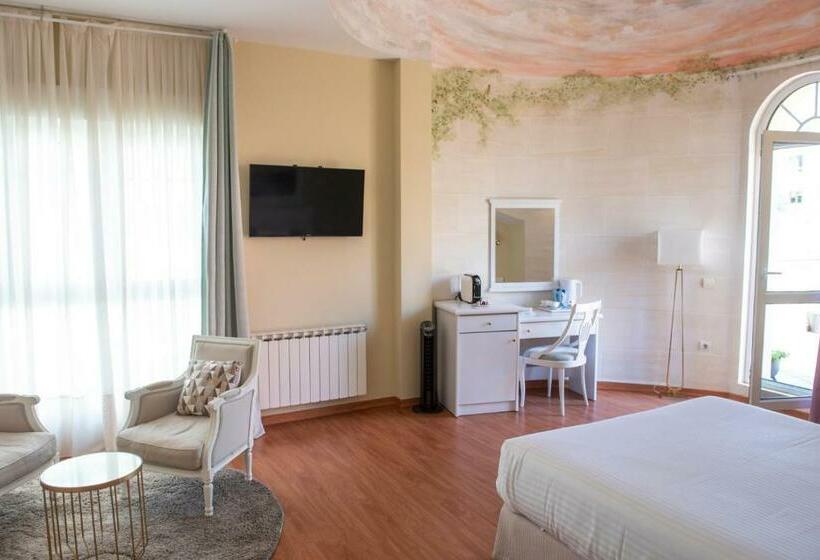 سوئیت جونیور با تراس, Faro De San Vicente