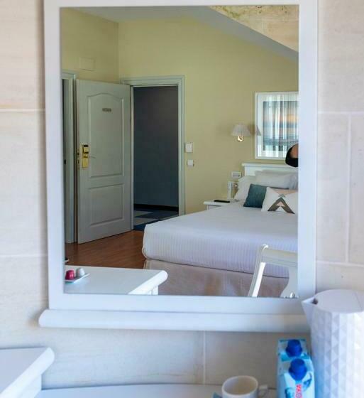 سوئیت جونیور با تراس, Faro De San Vicente