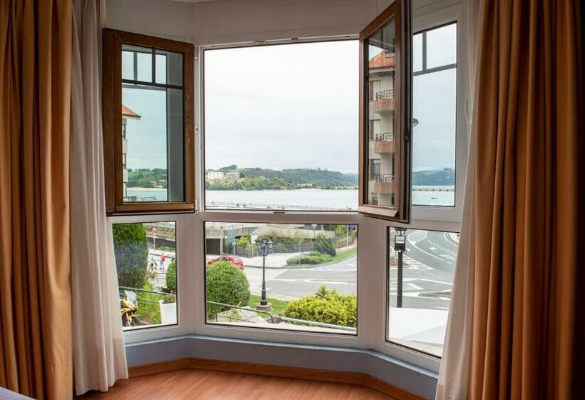 اتاق سوپریور, Faro De San Vicente