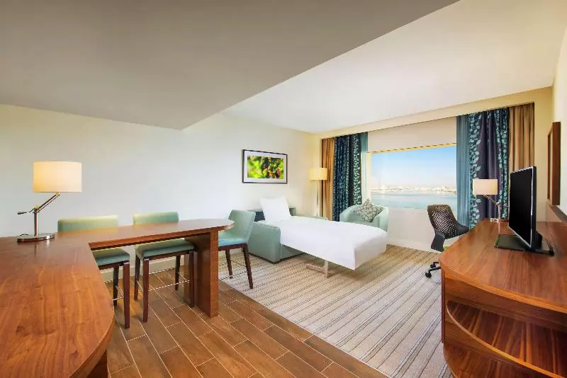 سوئیت با تخت بزرگ, Hilton Garden Inn Ras Al Khaimah