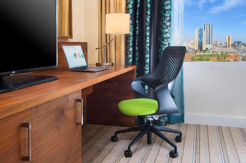 اتاق استاندارد با تخت بزرگ, Hilton Garden Inn Ras Al Khaimah